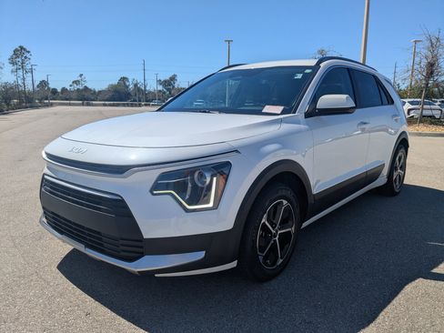 Used 2024 Kia Niro LX image 8