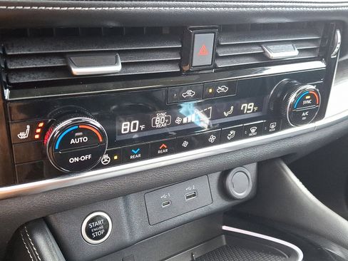 Used 2023 Nissan Rogue Platinum w/ Platinum Premium Package image 16