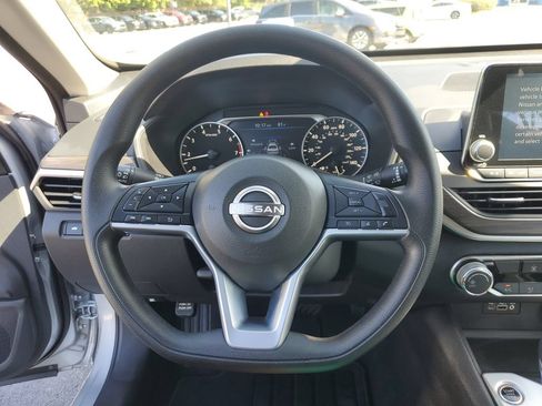 Used 2025 Nissan Altima 2.5 SV FWD image 25