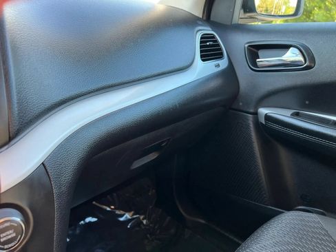 Used 2019 Dodge Journey SE w/ Premium Group FWD image 32