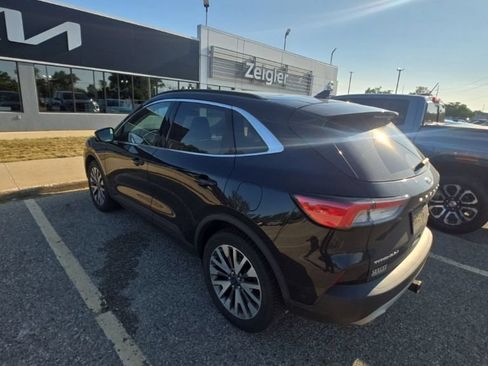 Used 2020 Ford Escape Titanium w/ Titanium Premium Package 2.0 AWD/4WD image 12