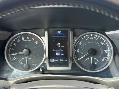 Used 2022 Toyota Tacoma SR5 RWD image 8