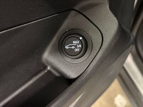 Used 2023 GMC Terrain SLE w/ Driver Convenience Package FWD image 24