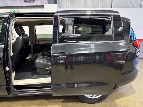 Used 2023 Chrysler Pacifica Touring-L FWD image 96