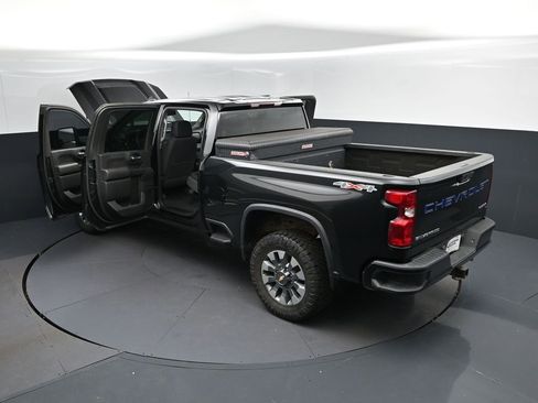 Used 2023 Chevrolet Silverado 2500 Custom w/ Custom Value Package AWD/4WD image 2