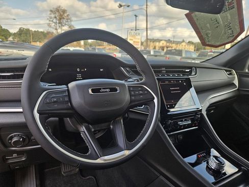 New 2025 Jeep Grand Cherokee Laredo X image 11