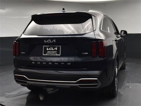 Certified 2022 Kia Sorento SX image 7