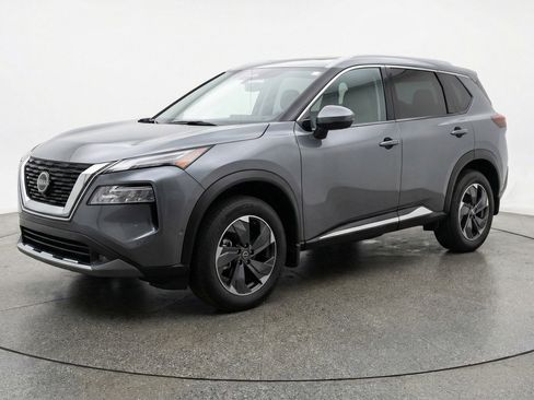 Used 2025 Nissan Rogue SV FWD image 3