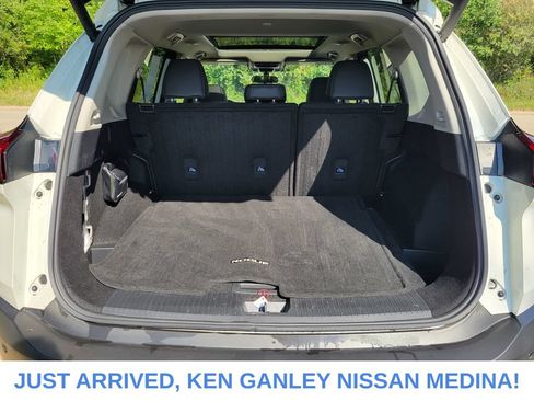 Certified 2023 Nissan Rogue SV w/ SV Premium B Package AWD/4WD image 18