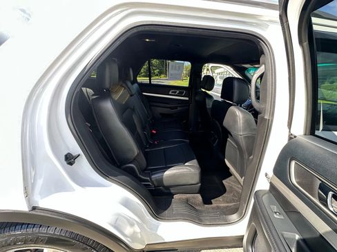 Used 2016 Ford Explorer XLT w/ Equipment Group 202A image 15