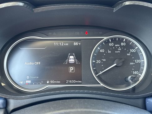 Used 2025 Nissan Versa SV w/ Trunk Package FWD image 10