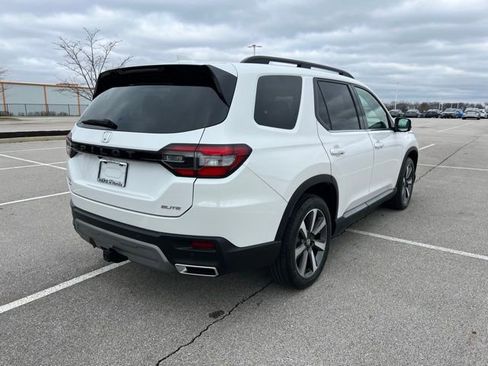 Certified 2023 Honda Pilot Elite image 2