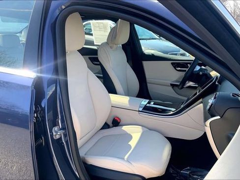 Used 2025 Mercedes-Benz C 300 4MATIC Sedan image 7