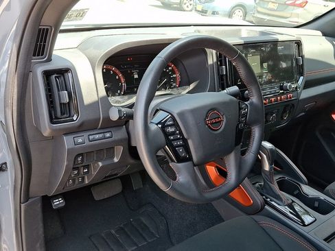 Used 2025 Nissan Frontier PRO-4X AWD/4WD image 27
