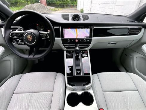 Certified 2025 Porsche Macan S AWD/4WD image 18