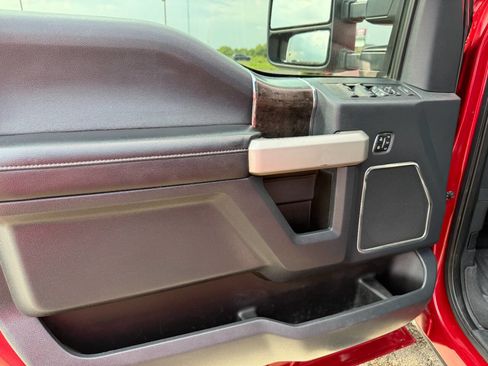 Used 2022 Ford F350 Lariat w/ Chrome Package image 10