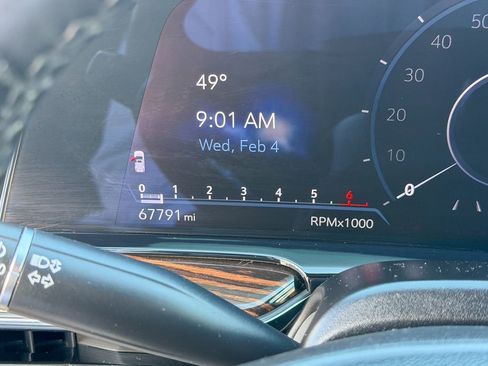 Used 2023 Cadillac Escalade Premium Luxury image 17