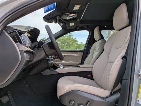 New 2026 Volvo XC90 B5 Core image 2