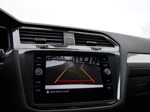 Used 2022 Volkswagen Tiguan SE image 18