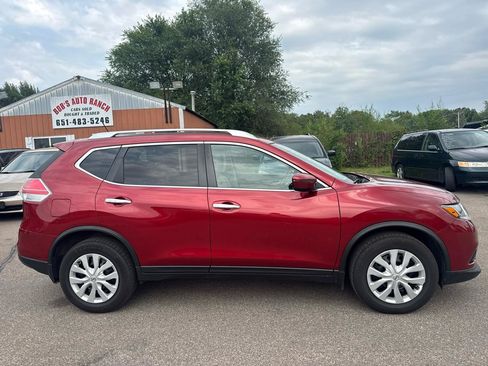 Used 2016 Nissan Rogue S w/ Appearance Package AWD/4WD image 4