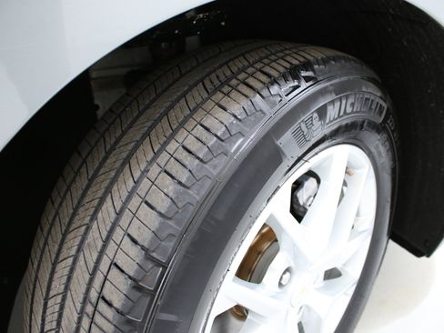 Used 2023 Chevrolet Equinox LS FWD image 34