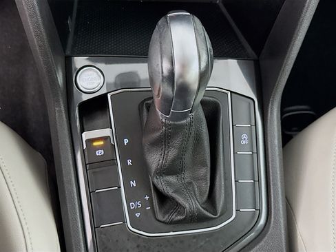 Used 2019 Volkswagen Tiguan SE FWD image 18