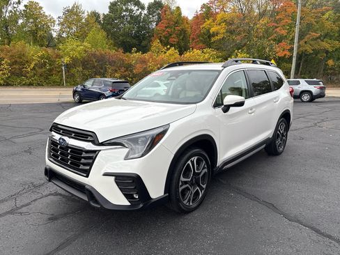 Used 2023 Subaru Ascent Limited image 3