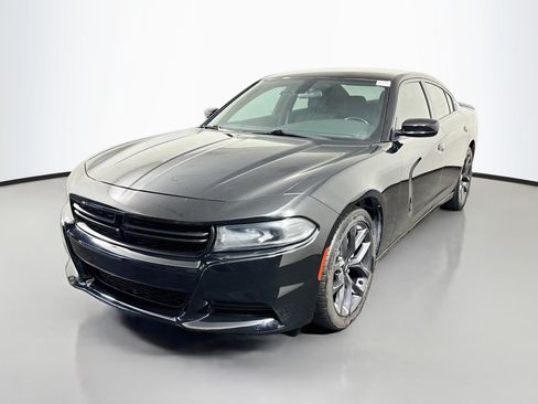 Used 2021 Dodge Charger SXT w/ Blacktop Package RWD image 4
