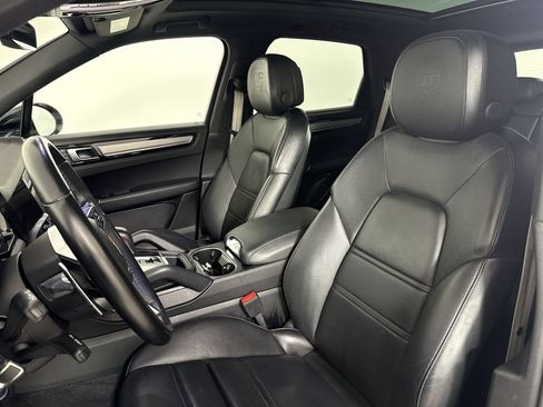 Certified 2023 Porsche Cayenne Platinum Edition AWD/4WD image 5