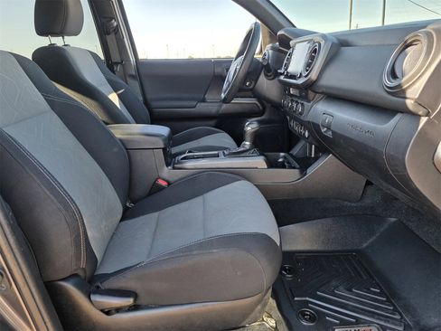 Used 2022 Toyota Tacoma TRD Off-Road image 26