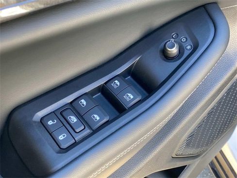 Used 2023 Jeep Grand Cherokee Altitude image 13