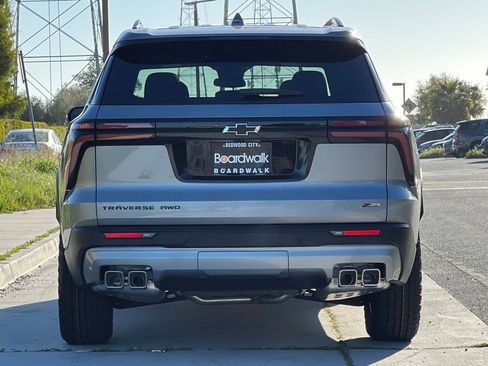 New 2026 Chevrolet Traverse Z71 w/ LPO, Floor Liner Package AWD/4WD image 5
