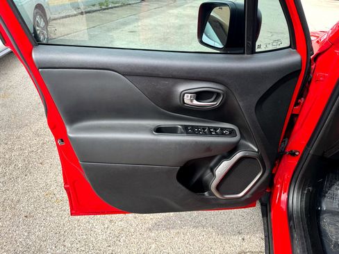 Used 2022 Jeep Renegade Latitude image 11