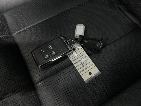 Used 2020 Land Rover Discovery Landmark image 39