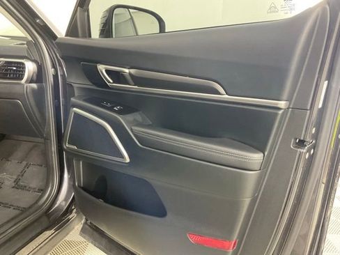 Used 2025 Kia Telluride S AWD/4WD image 26