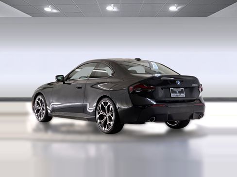 Used 2025 BMW 230i Coupe w/ Convenience Package RWD image 3