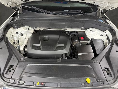 Used 2017 Volvo XC90 T6 Momentum w/ Vision Package AWD/4WD image 12