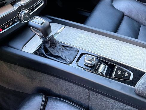 Used 2020 Volvo XC60 T5 Inscription w/ Protection Package Premier image 18