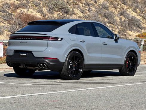 Certified 2025 Porsche Cayenne S image 7