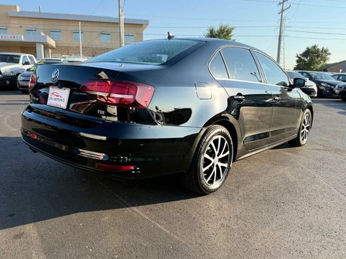 Used 2017 Volkswagen Jetta SE FWD image 3