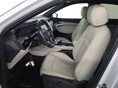 Used 2023 Audi e-tron Premium w/ Convenience Plus Package image 9