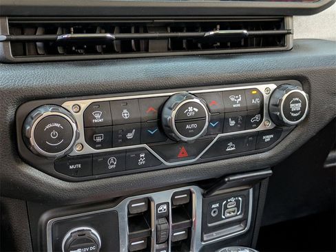 Used 2024 Jeep Wrangler Sport S image 17