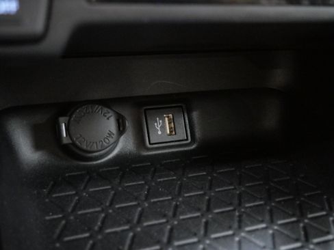 Certified 2025 Toyota RAV4 XLE FWD image 33