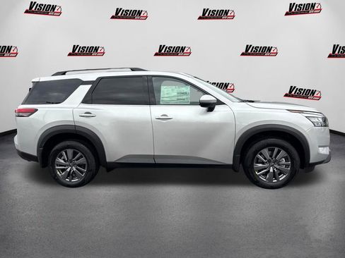 New 2025 Nissan Pathfinder SV w/ Black Appearance Package image 4