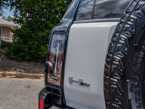Used 2025 GMC Hummer EV 3X AWD/4WD image 27