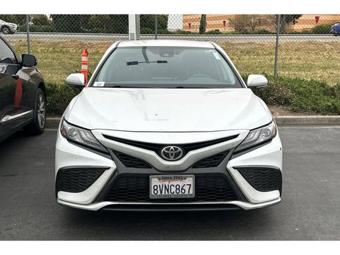 Used 2021 Toyota Camry XSE FWD image 3