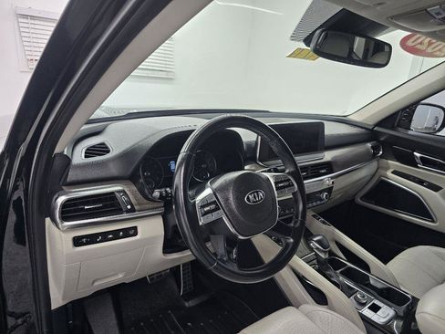 Used 2020 Kia Telluride SX w/ Towing Package FWD image 11