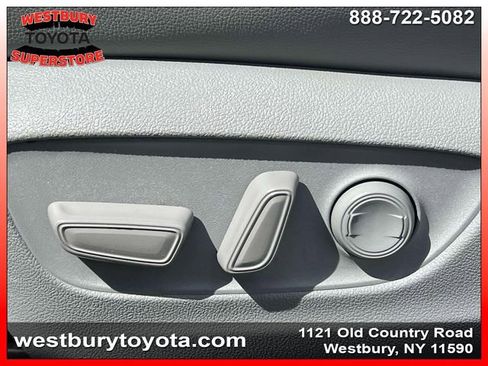 Used 2024 Toyota Highlander XLE image 22