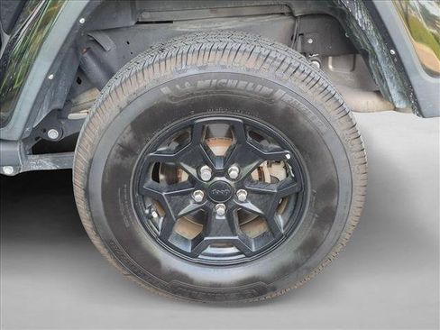 Used 2023 Jeep Gladiator Sport AWD/4WD image 18