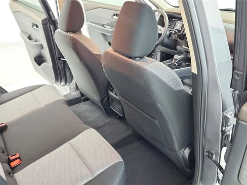 Used 2023 Nissan Rogue SV image 31